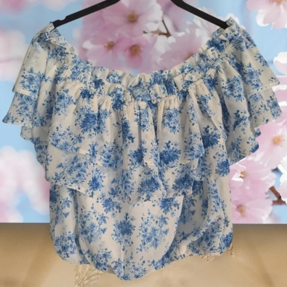 NWT Flying Tomato Floral Blue and White Off-Shoulder Top Size Large - Picture 2 of 4